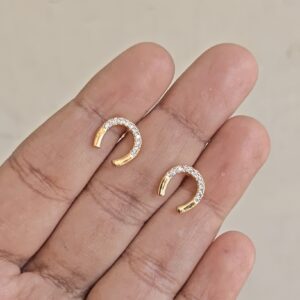 Horseshoe stud earrings